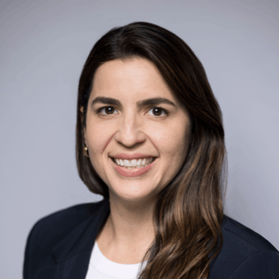 A Professional headshot of Dr. Reis – Havlat.